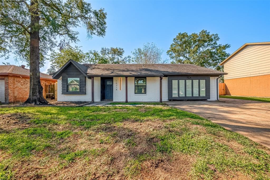14318 Hollypark Dr