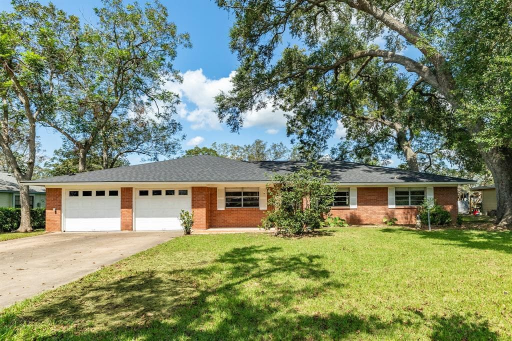 1802 Highway 332 W