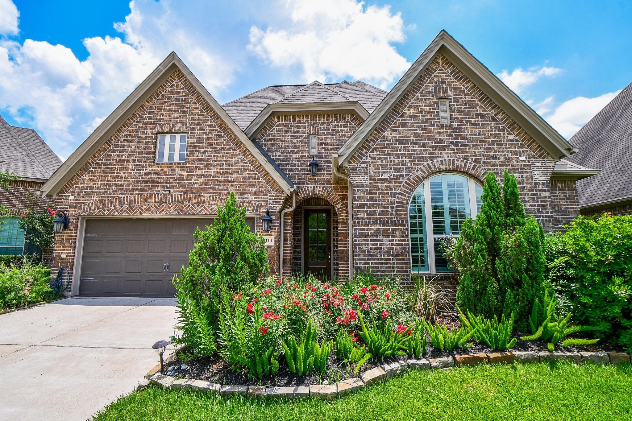 2334 Twin Rose Dr