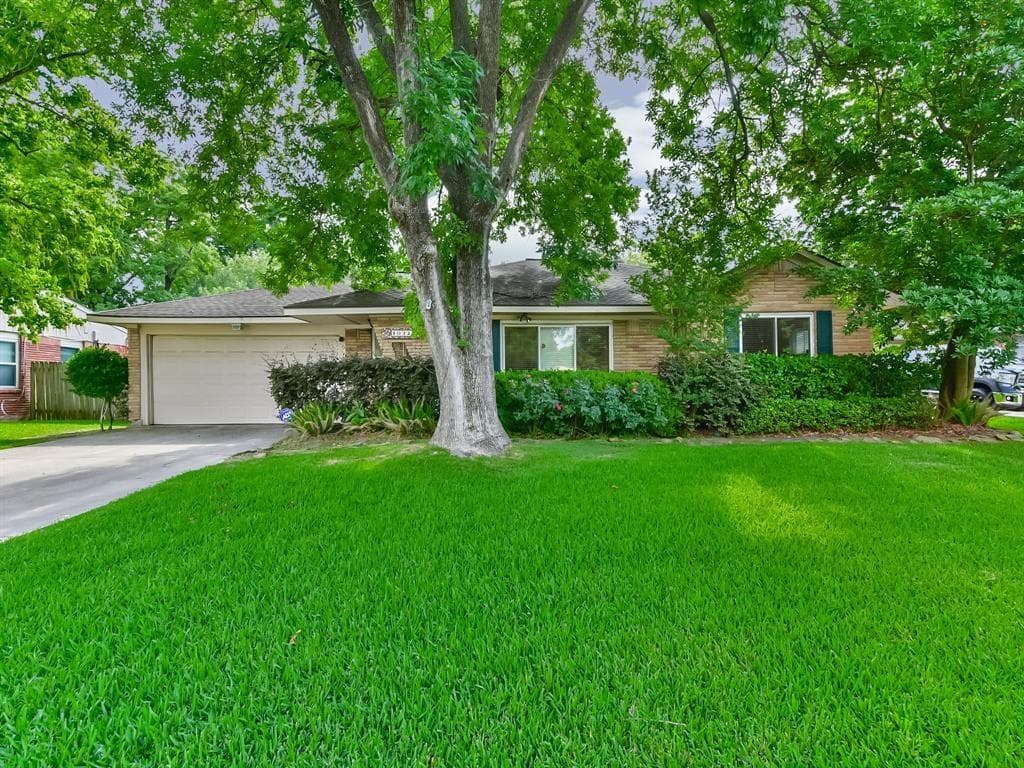 10935 Oasis Dr