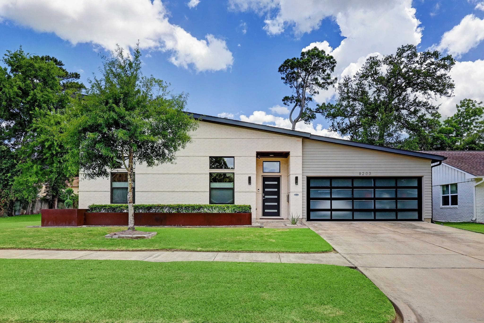 5203 Lamonte Ln