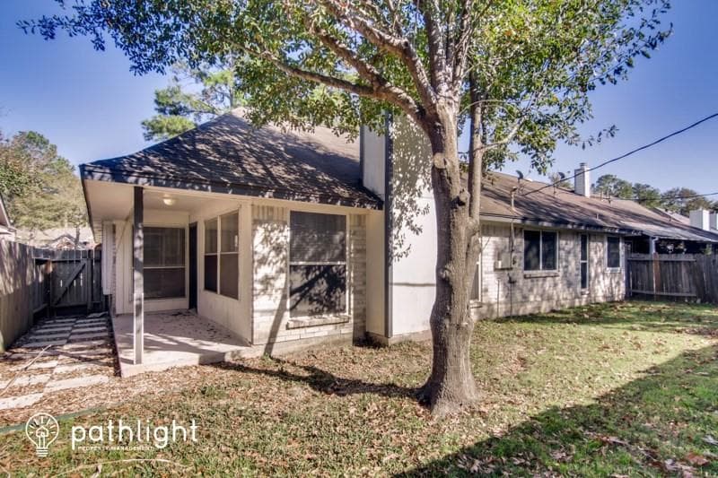 16027 Hollow Rock Dr