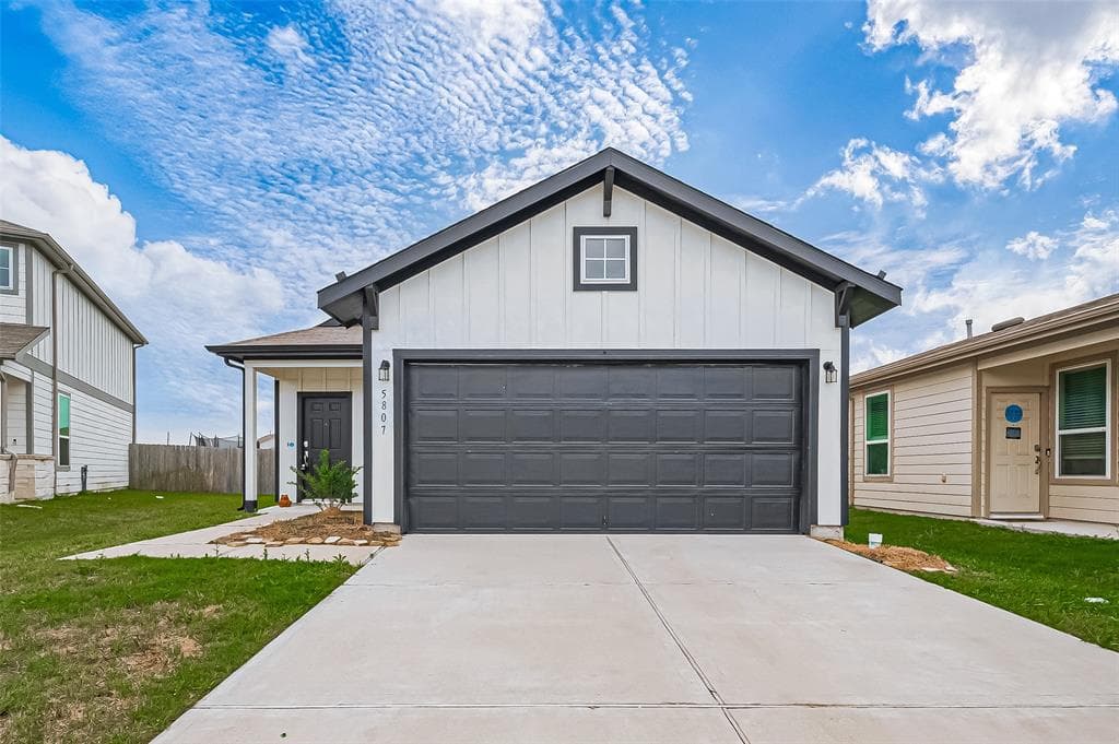 5807 Dry Brush Pl