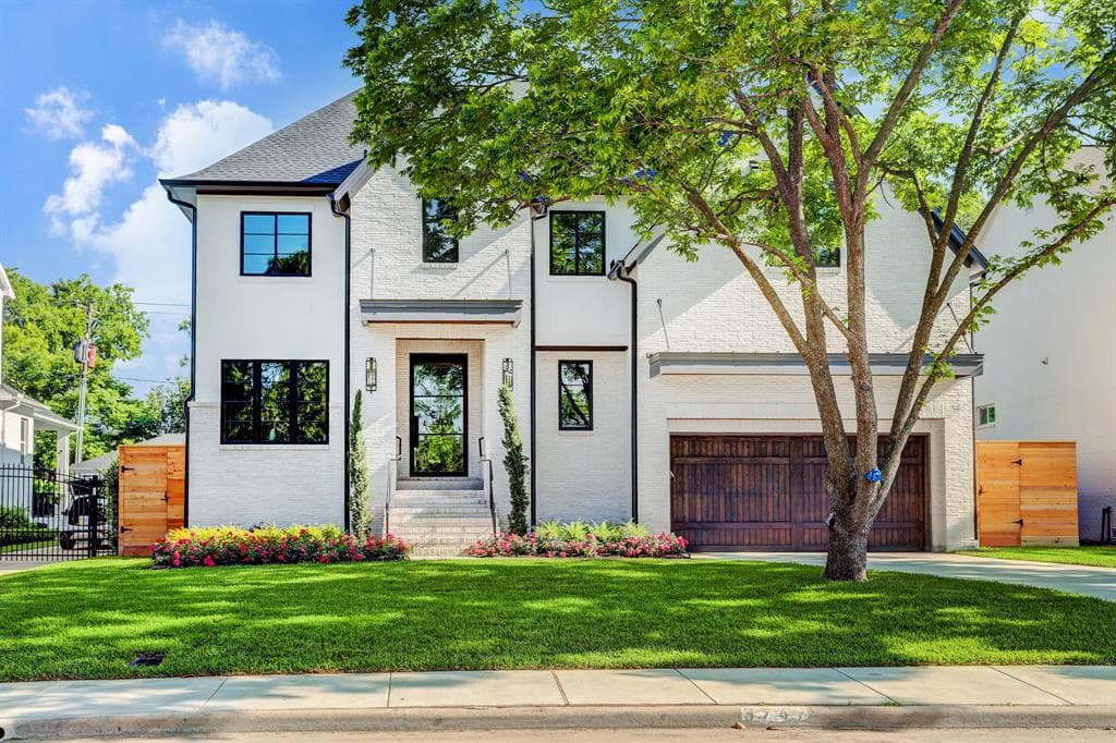 3747 Tartan Ln