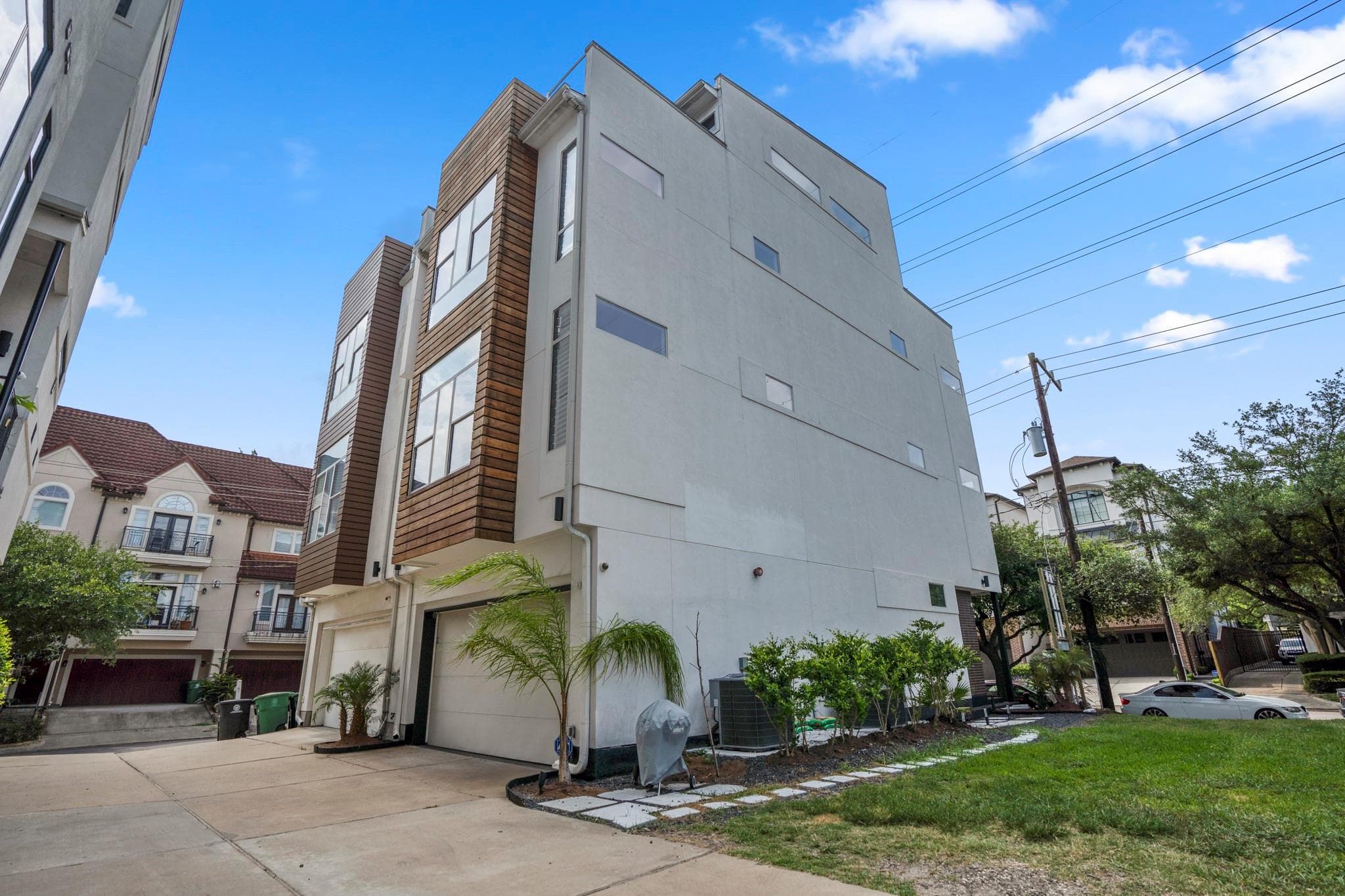 1302 Peden St