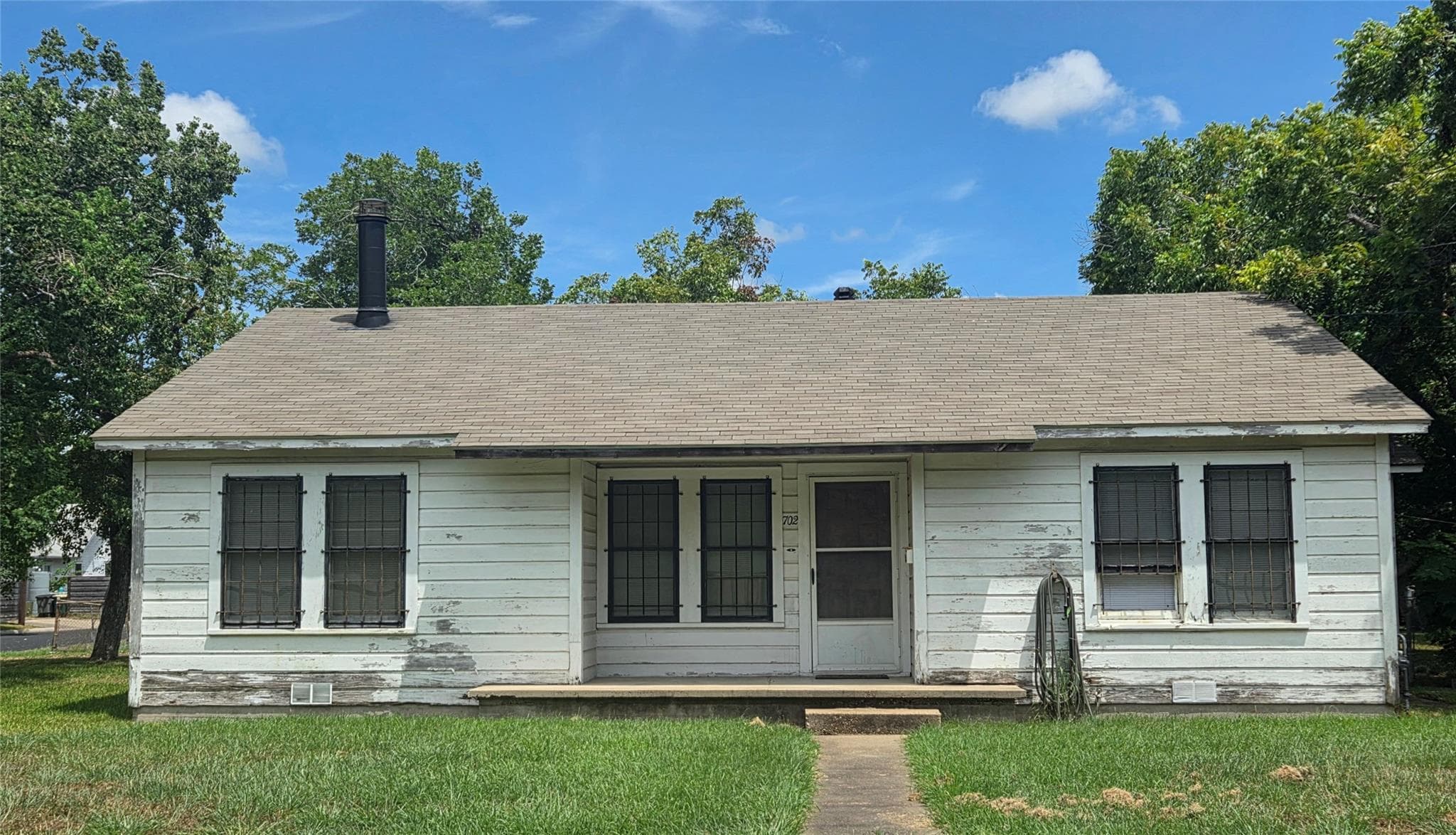702 E Trinity St