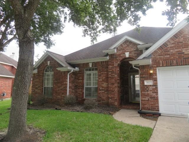 512 Cedar Point Dr