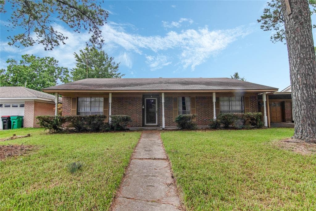 704 Maplewood St