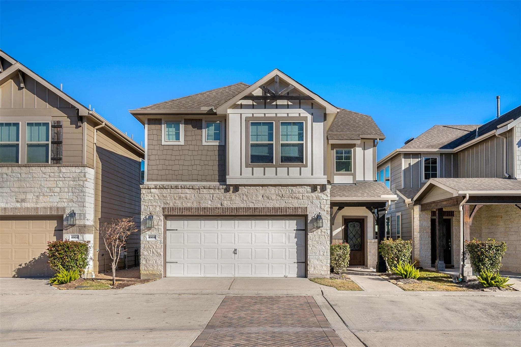 8906 Live Oak Grove Ln