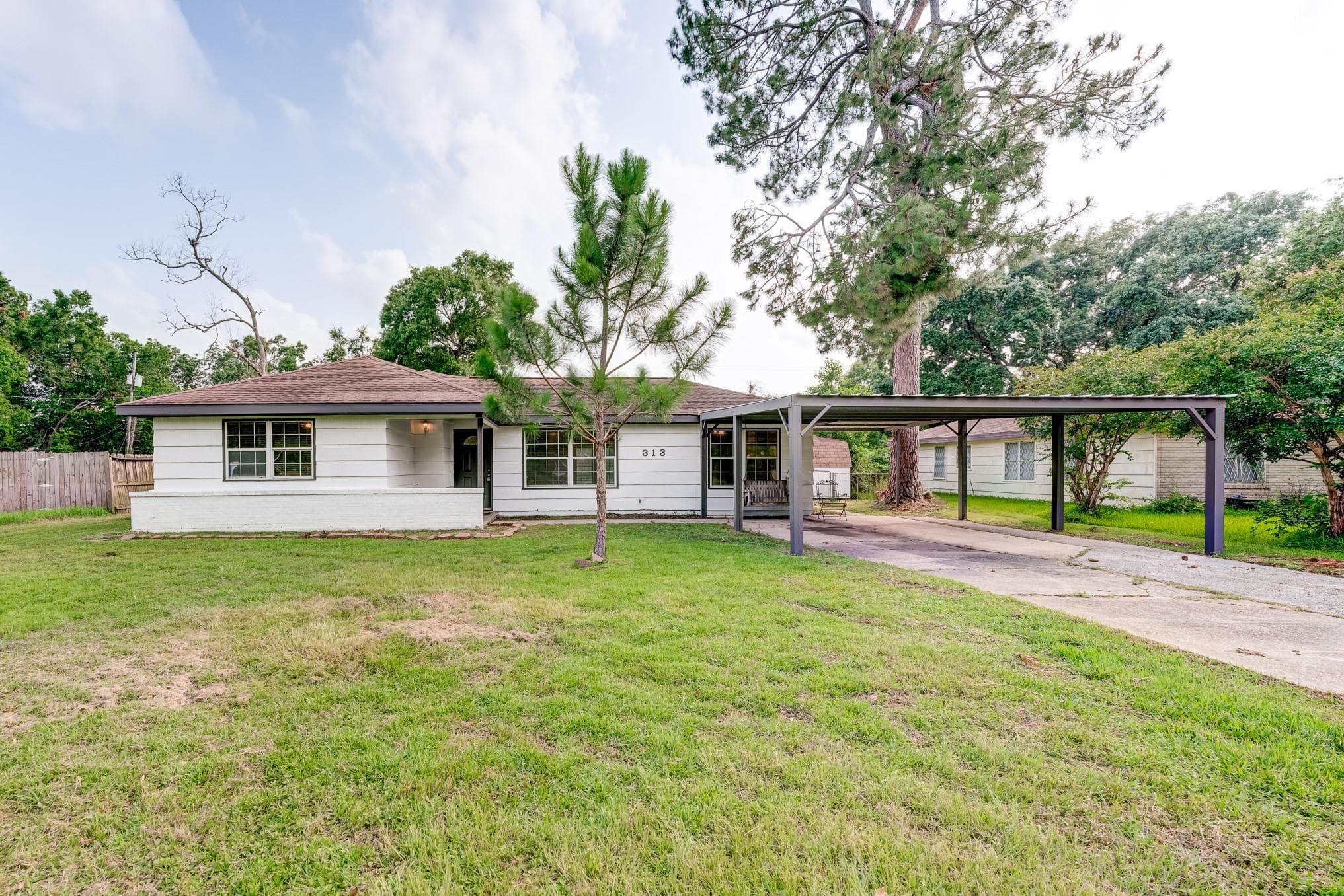313 Holly Dr