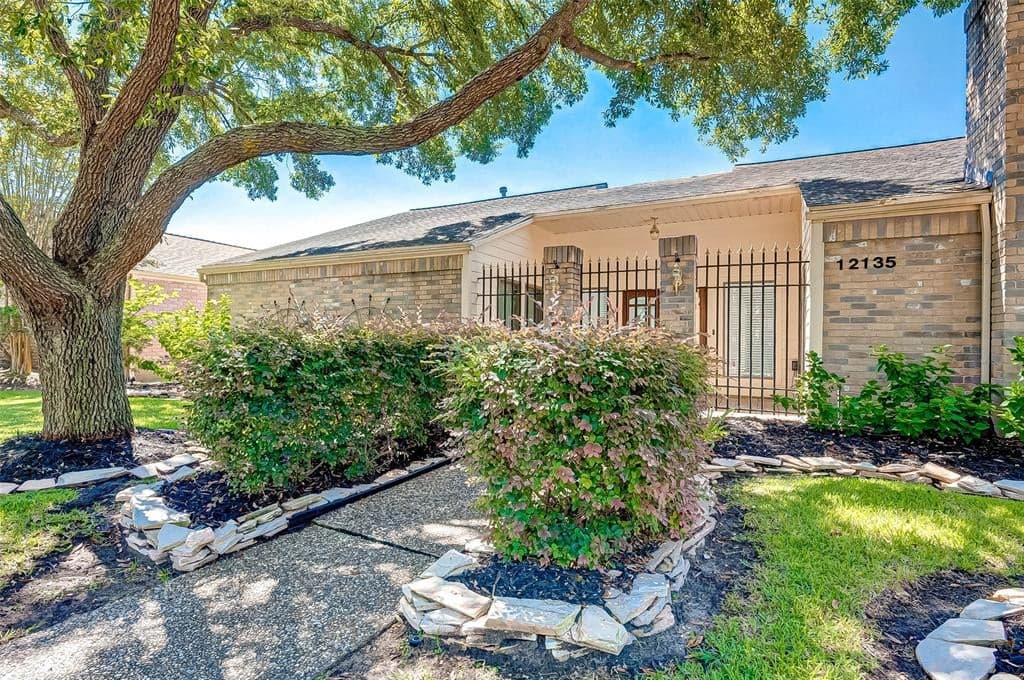 12135 Burgoyne Dr