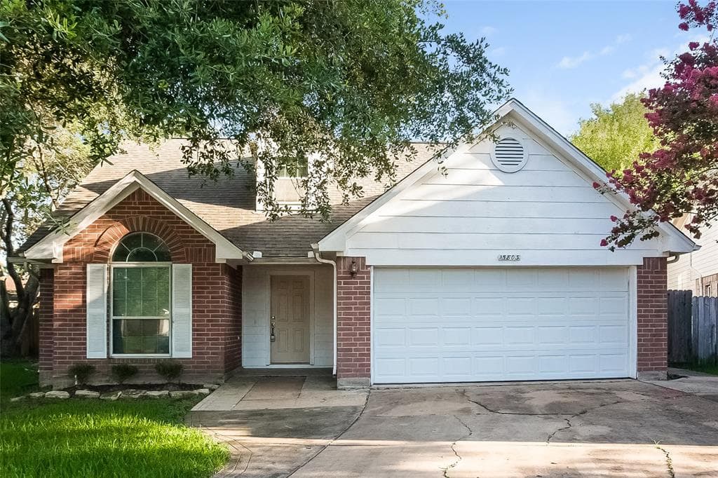 15803 Saint Lawrence Cir