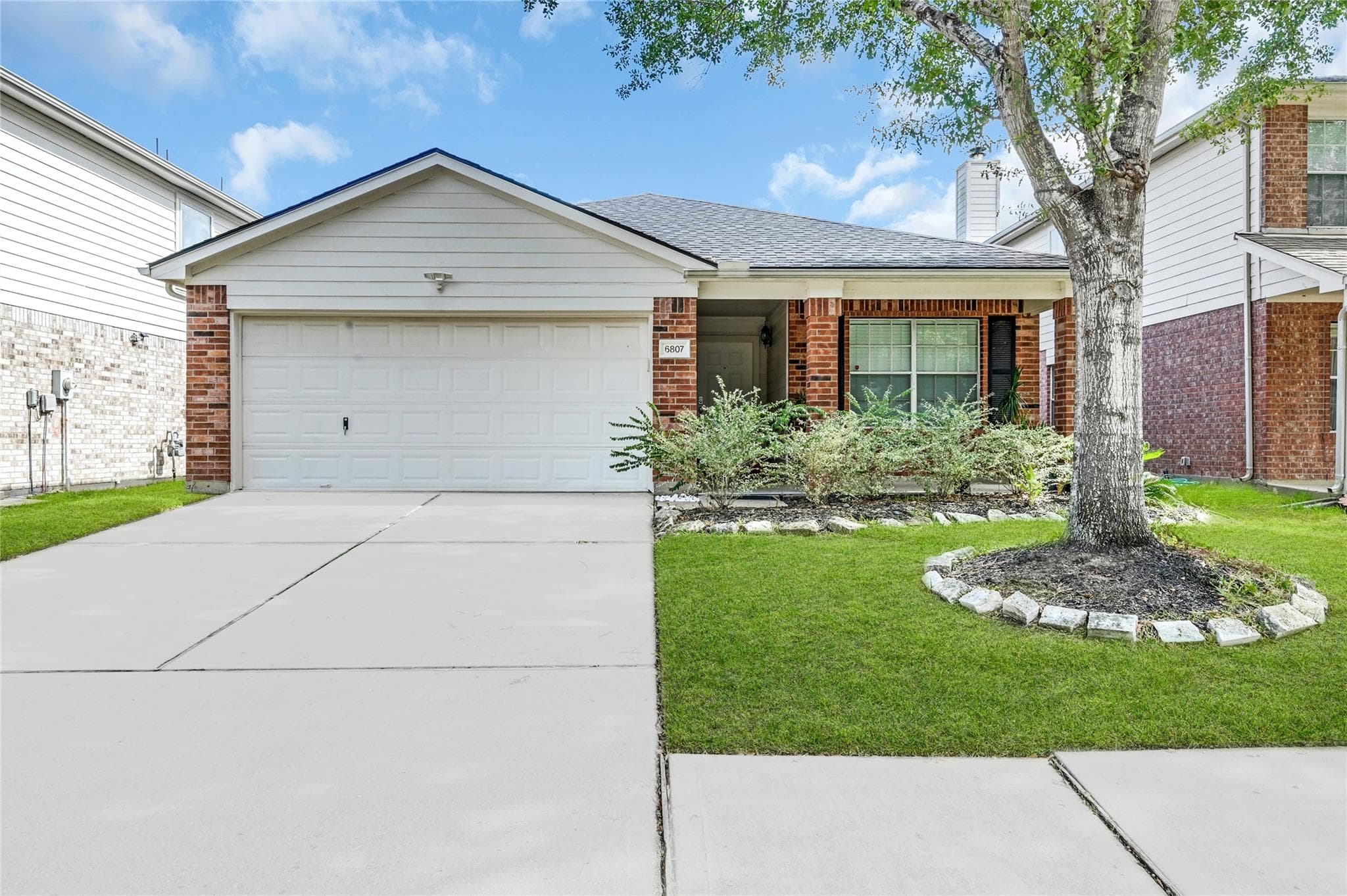 6807 Manor Hollow Ln