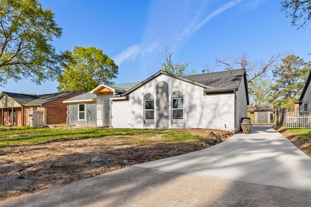 17615 Huntersglen Cir