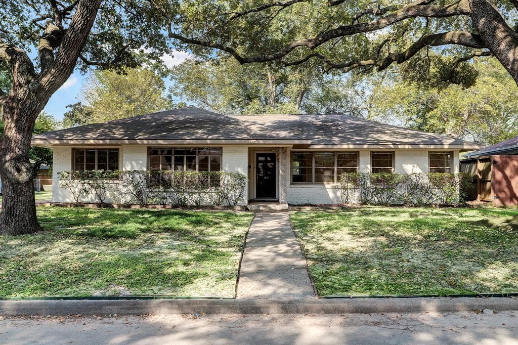 3010 Broadmead Dr