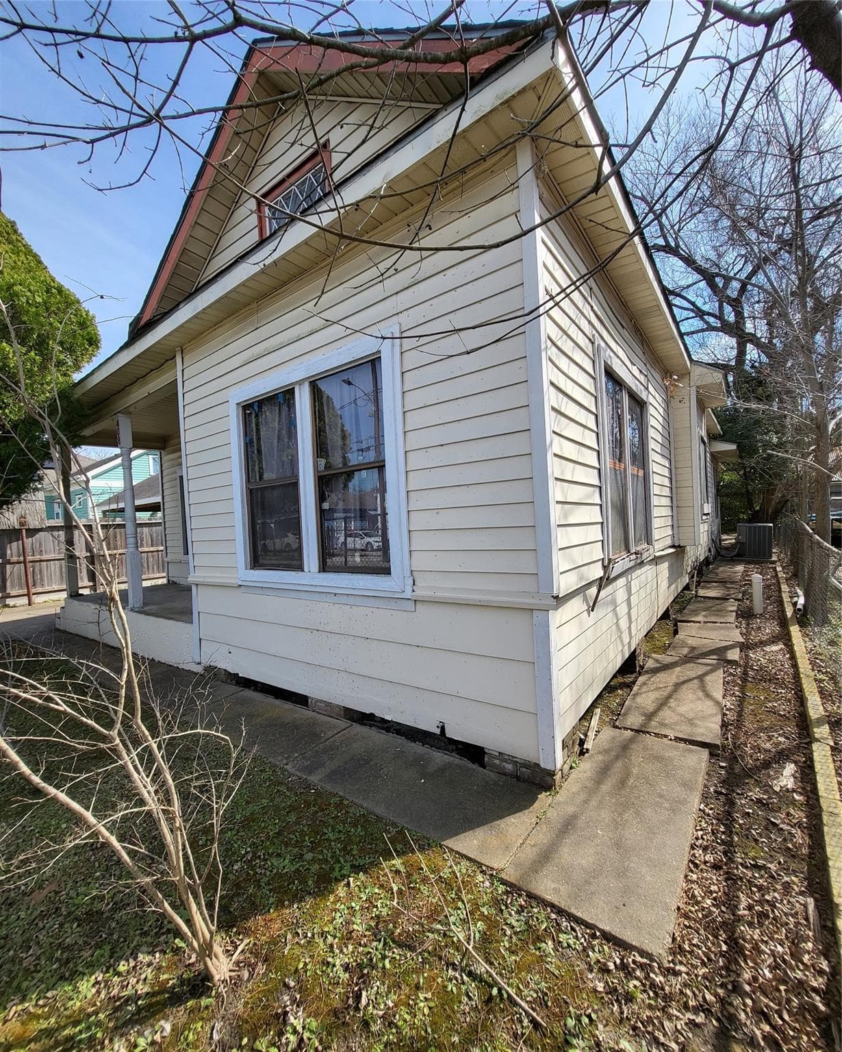 408 Winnie St