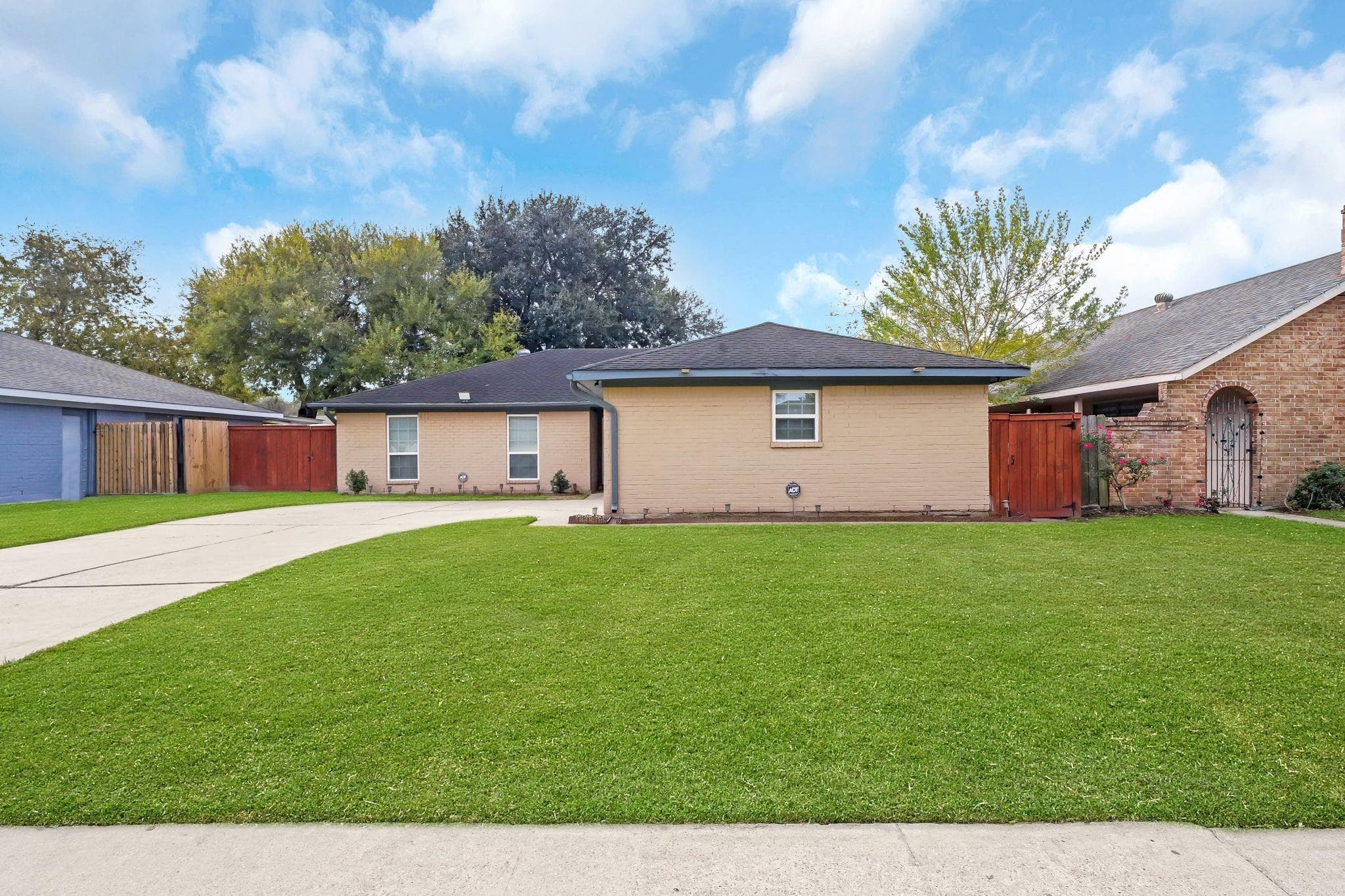 11415 Fairpoint Dr