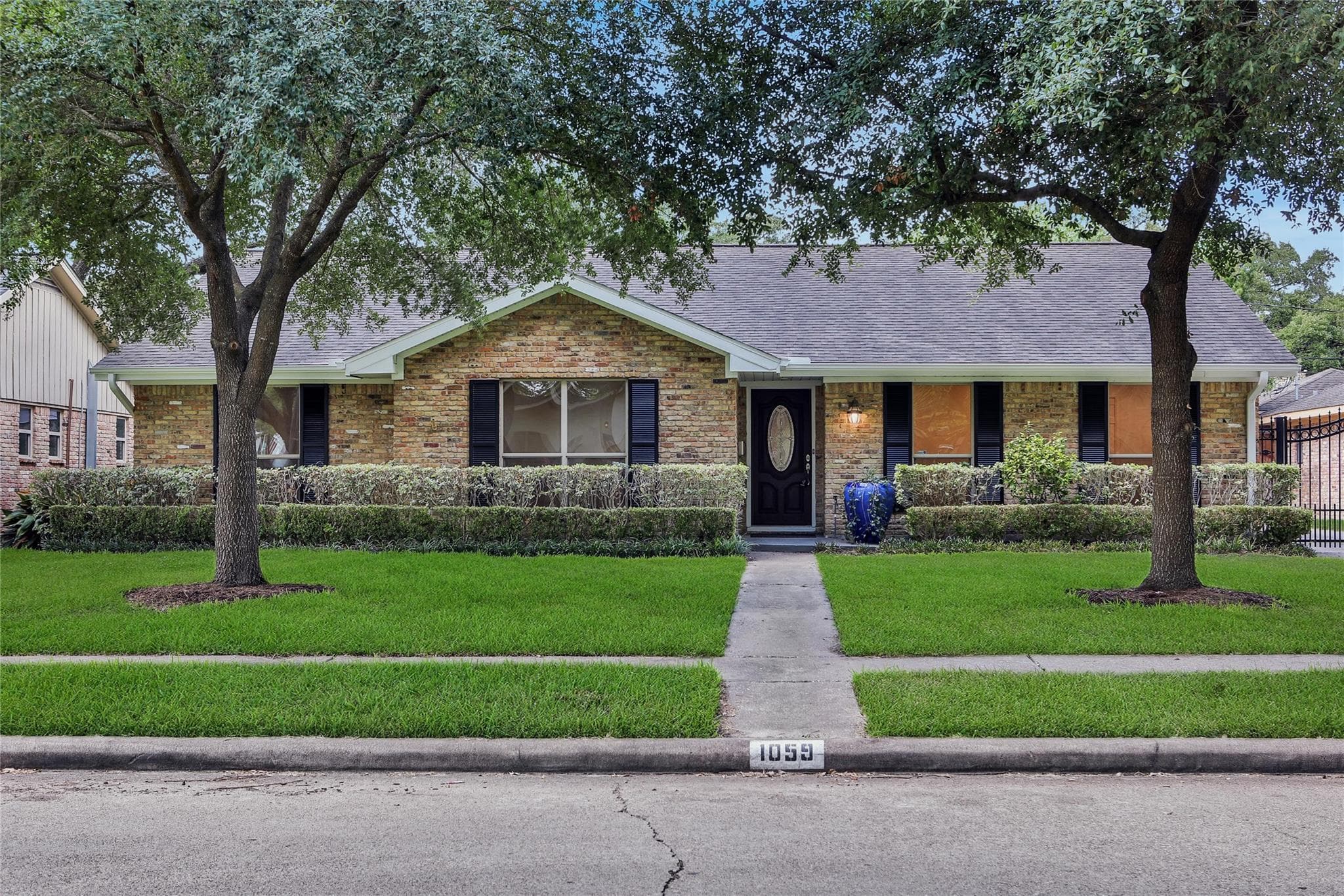 1059 Chantilly Ln