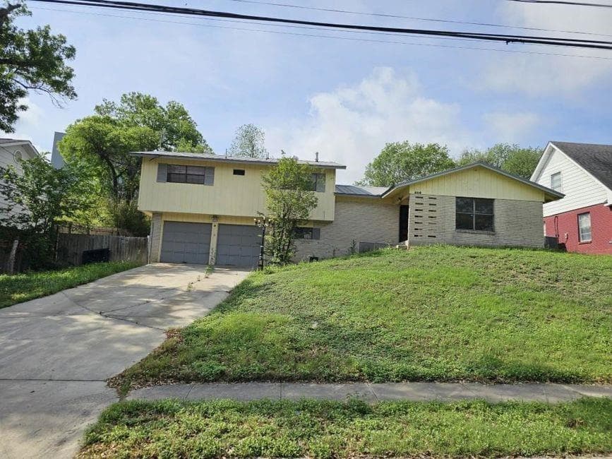 606 Barchester Dr