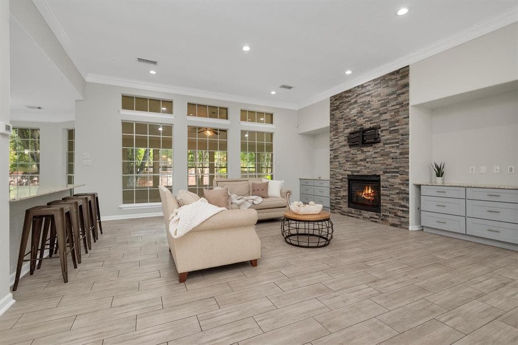 82 Champion Villa Dr