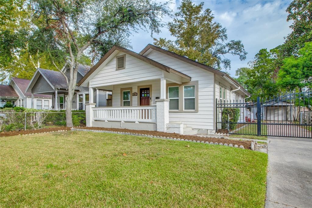 621 Aurora St