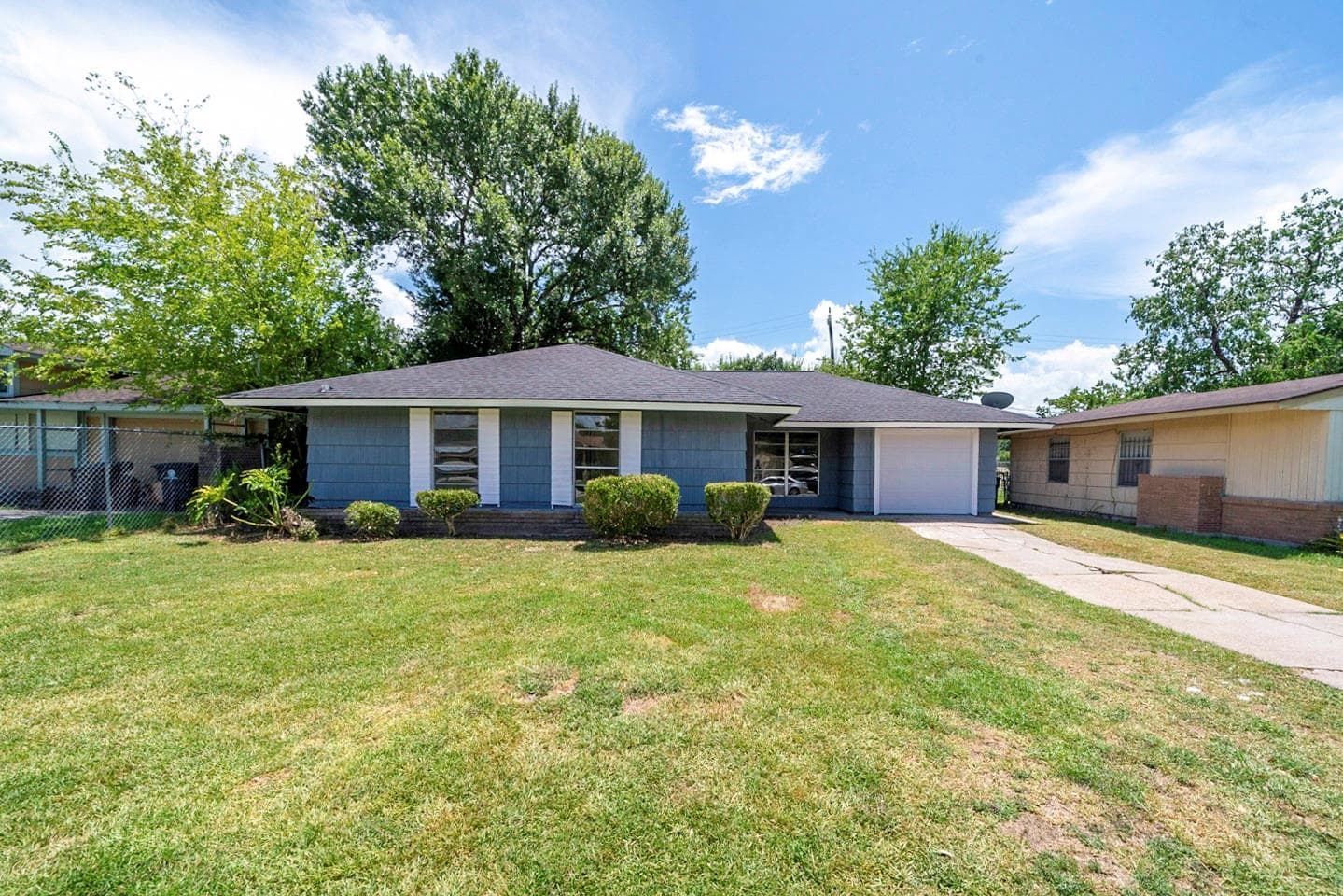 6118 Ridgeway Dr