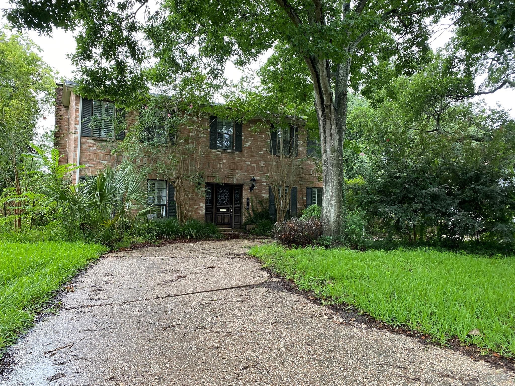 210 Harborcrest Dr