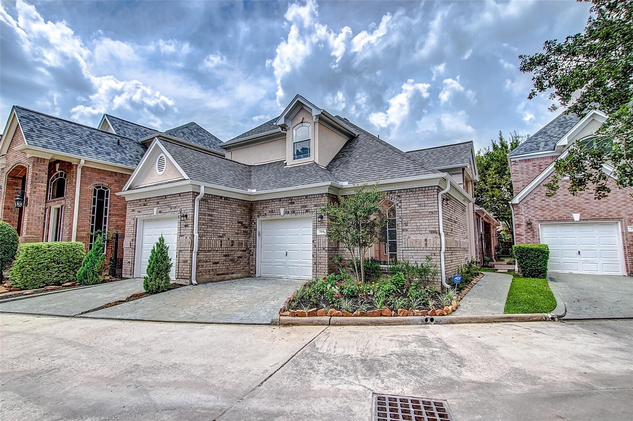 7506 Woodridge Pl