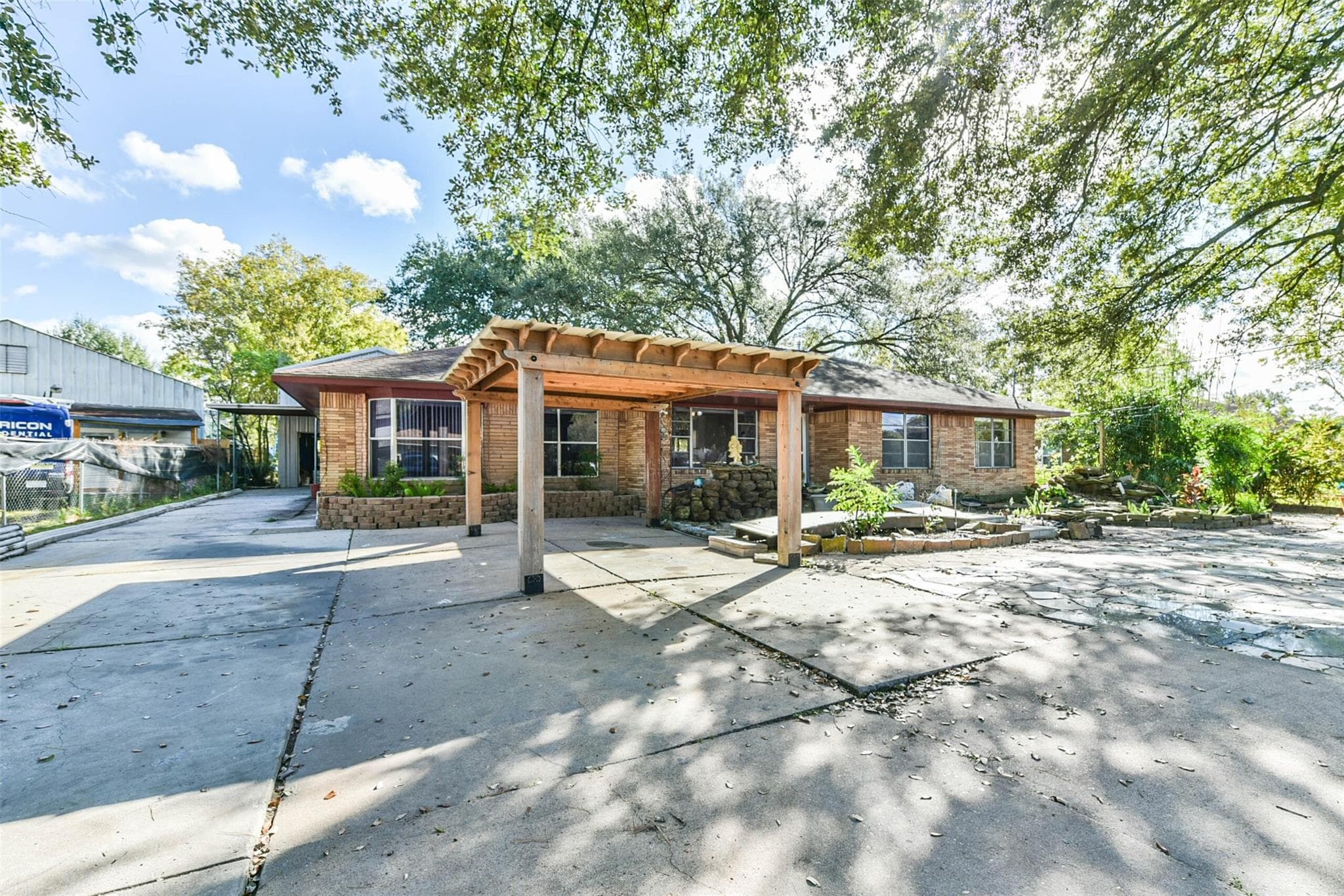 2815 Dupont St