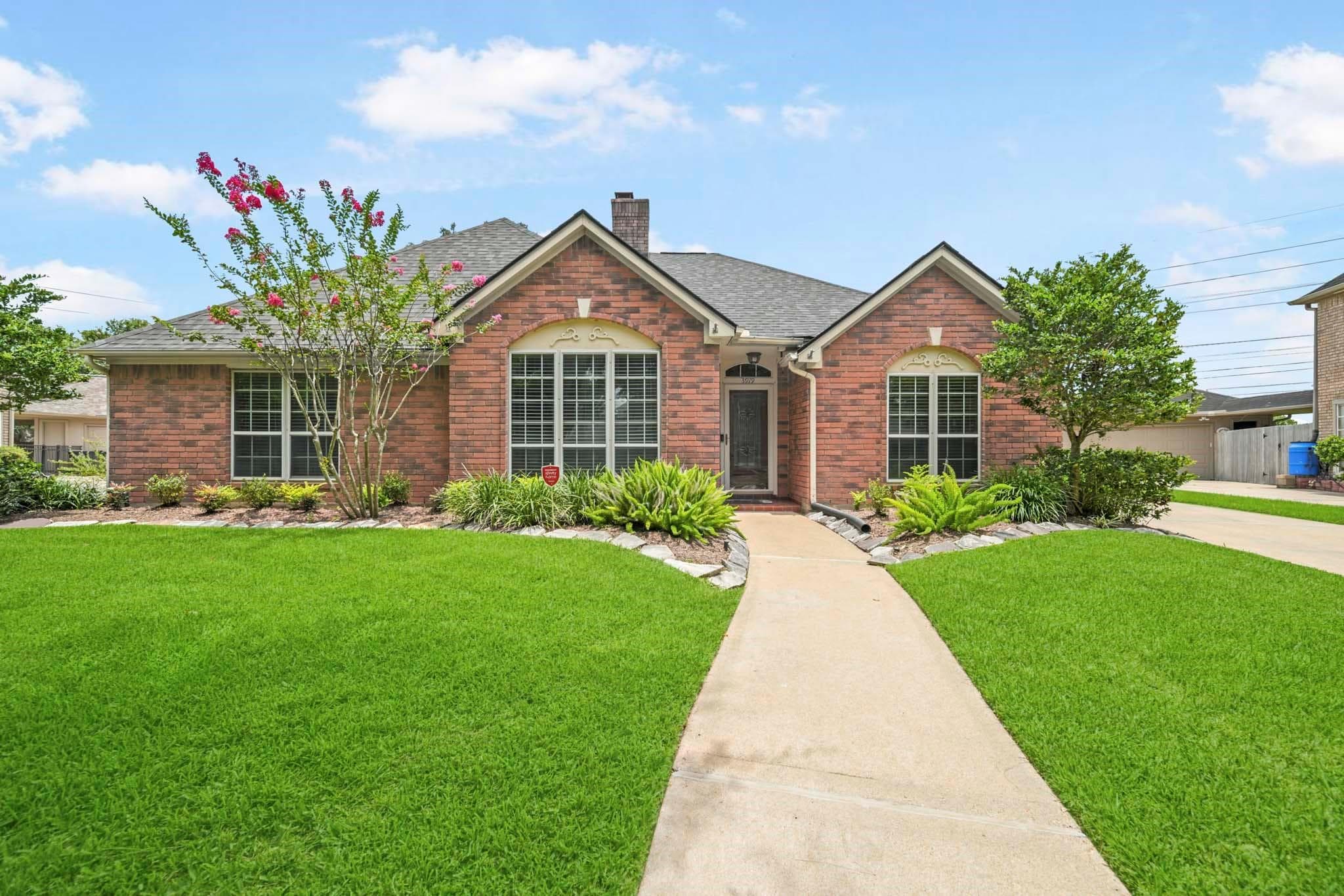 3919 E Wisteria Cir