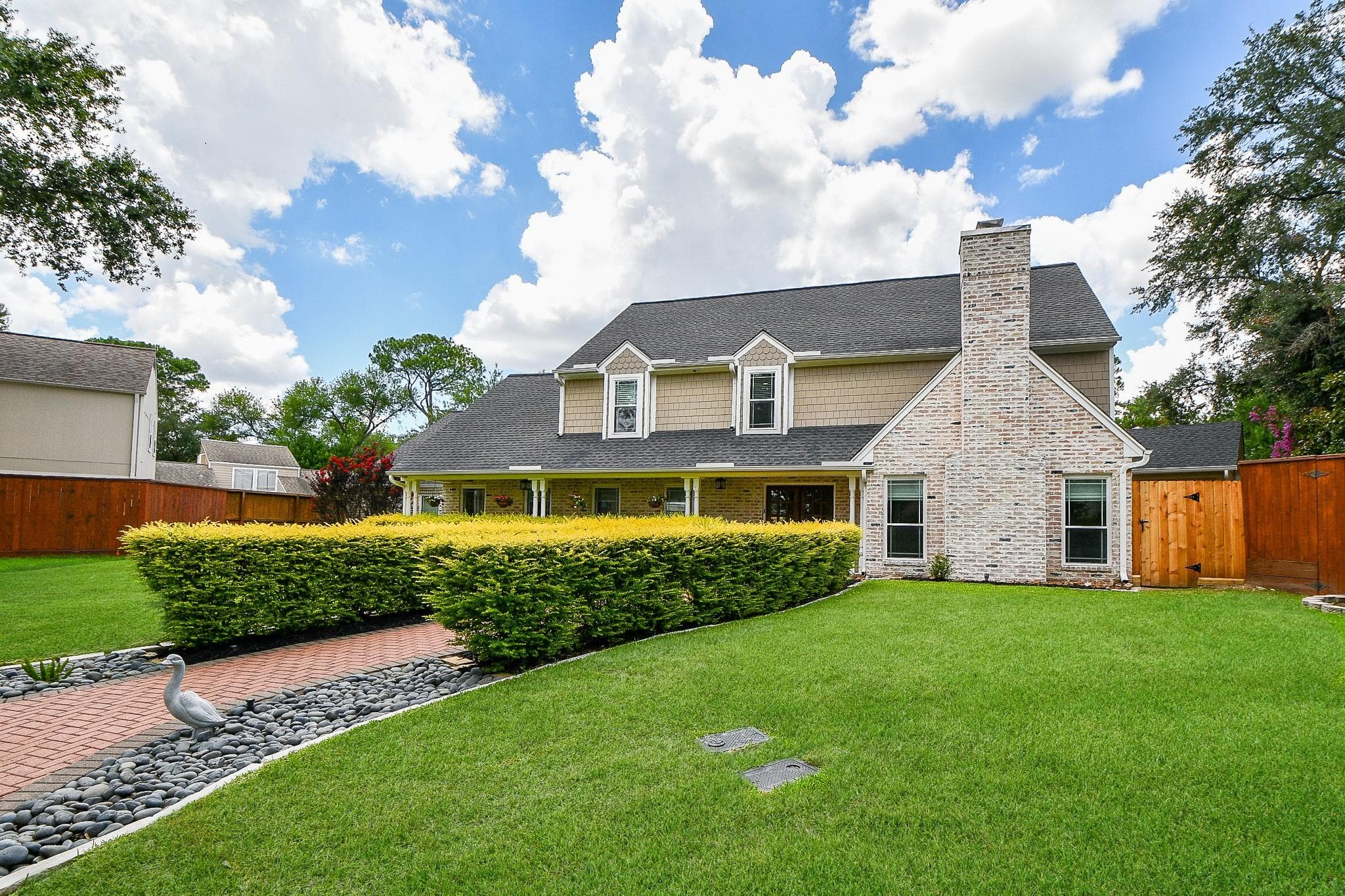 702 Queensmill Ct