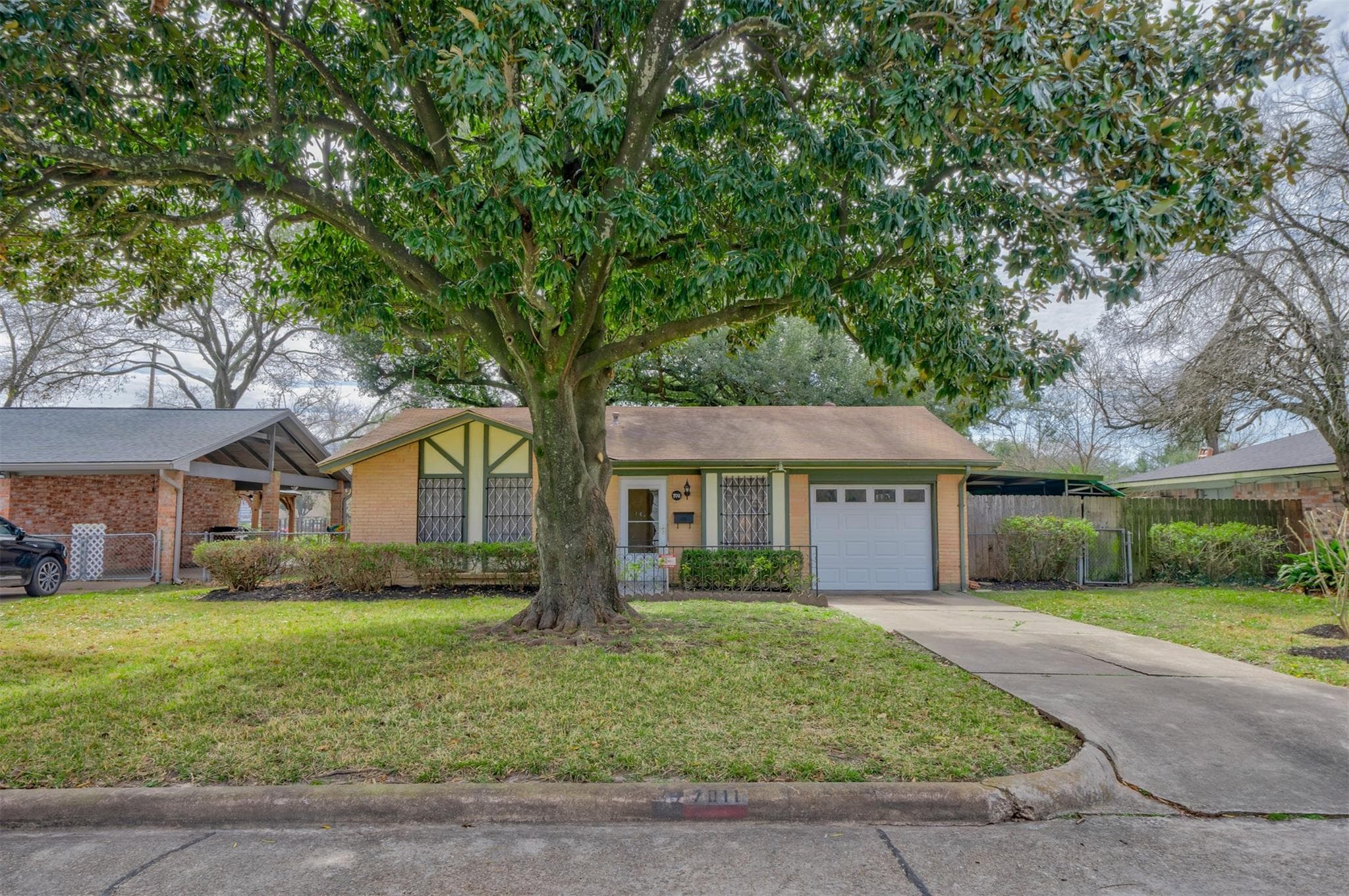 7011 Inkberry Dr