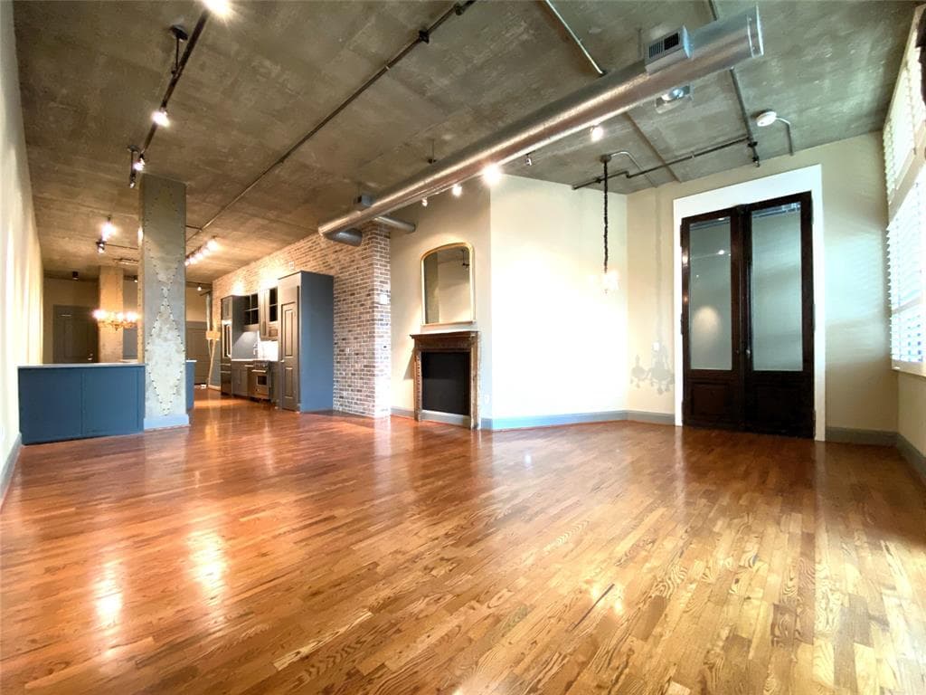 1401 Calumet St Unit 302