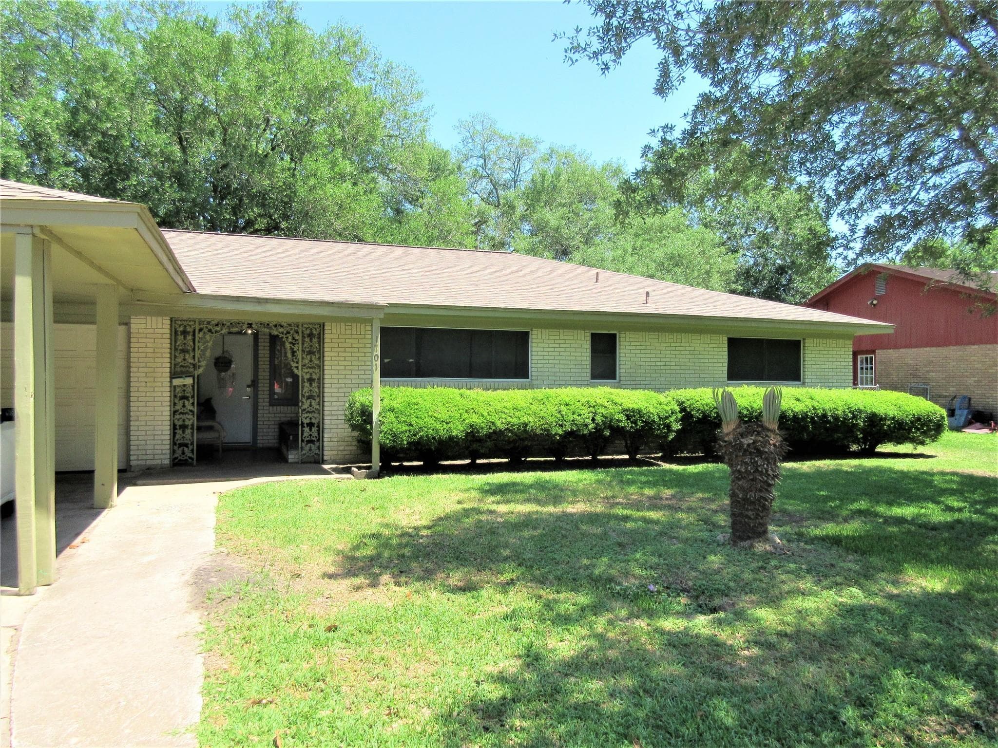 1701 Edna Ave