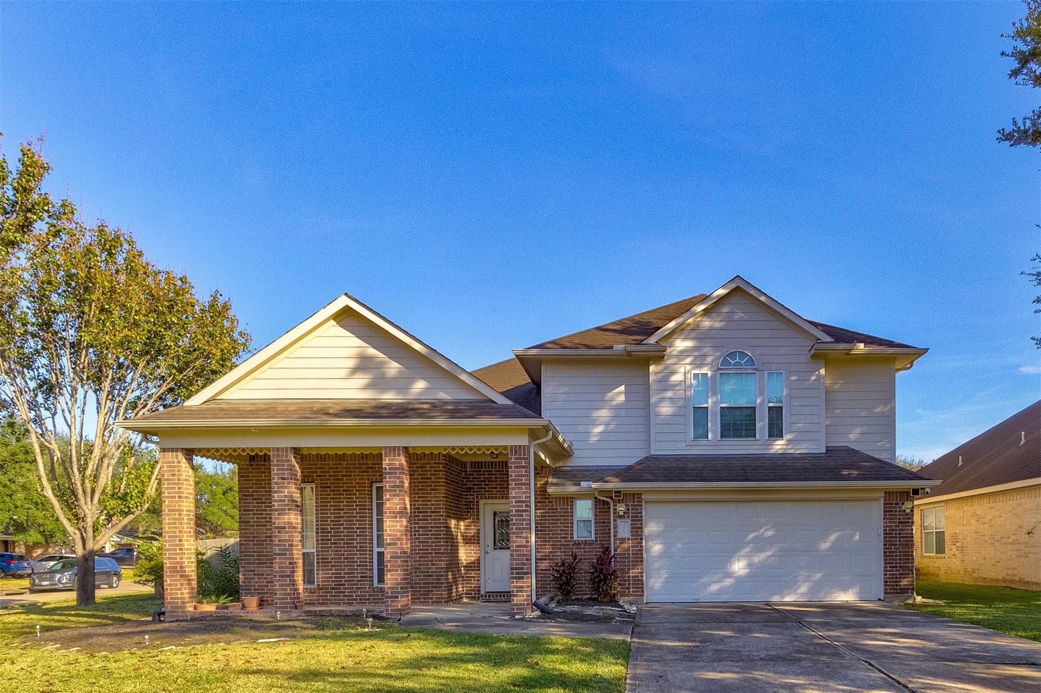 1201 Divin Dr