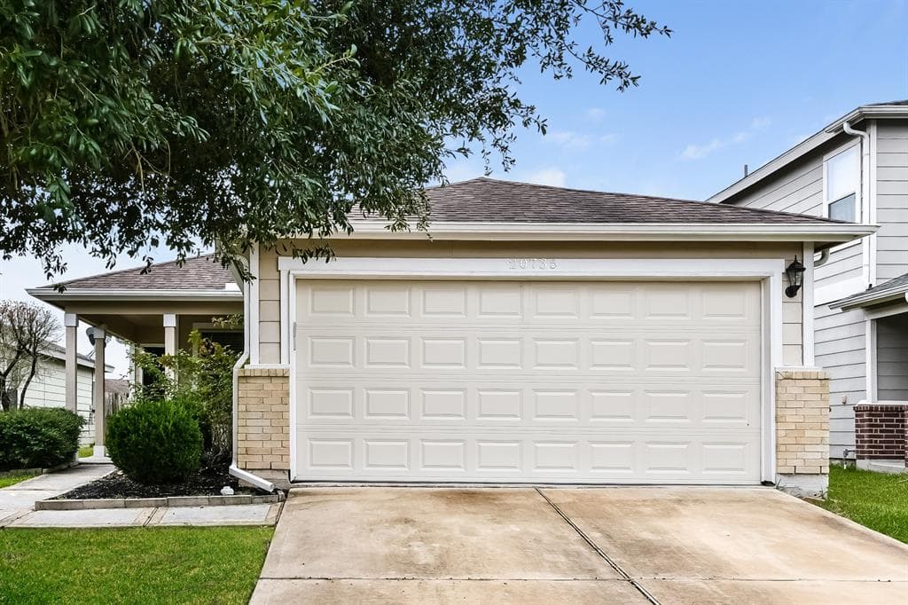 20735 Cypress Crescent Ln
