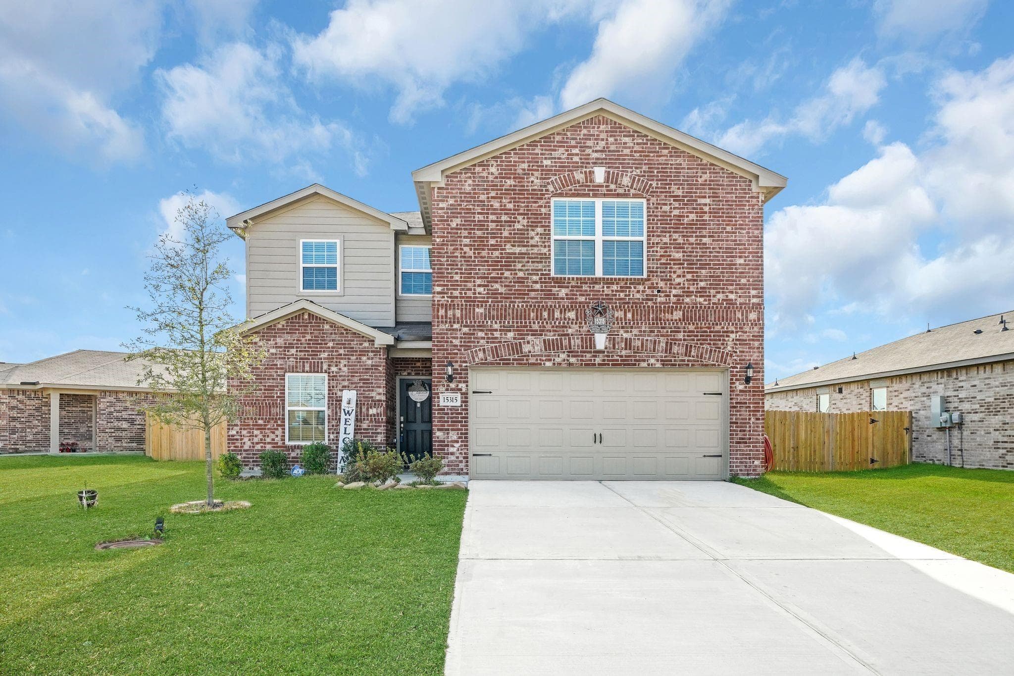 15315 Central Lakes Dr