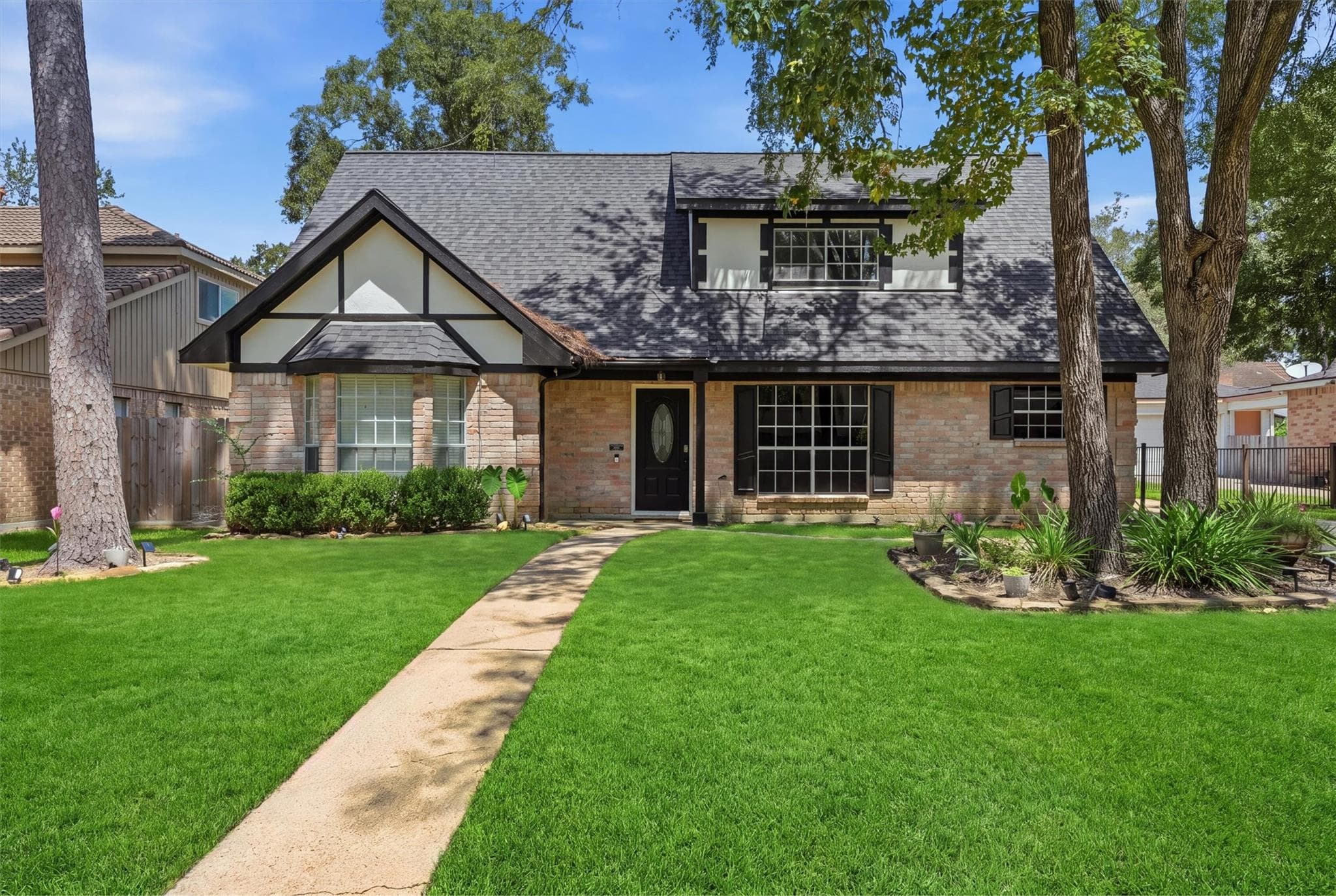 3527 Hill Springs Dr