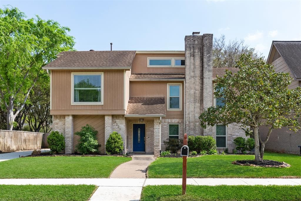 2223 Hickory Lawn Dr