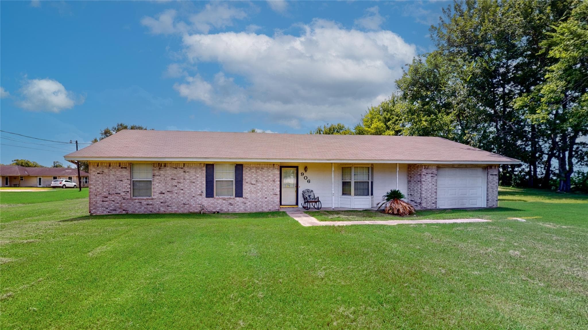 906 Waco St