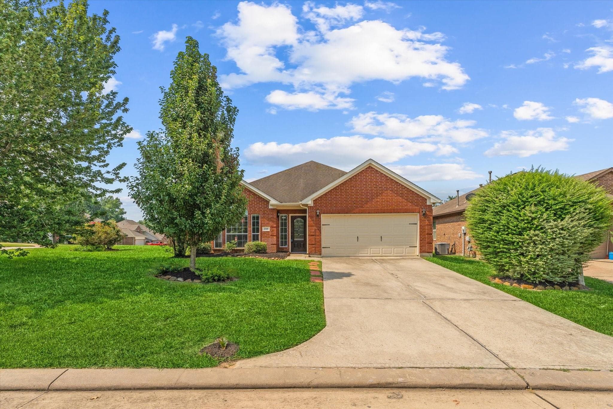 2301 Siegen Dr