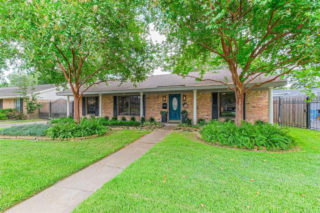 5758 Wigton Dr