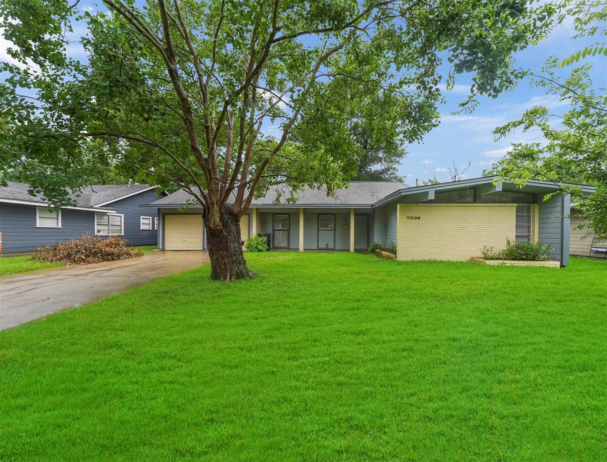 7006 Roos Rd