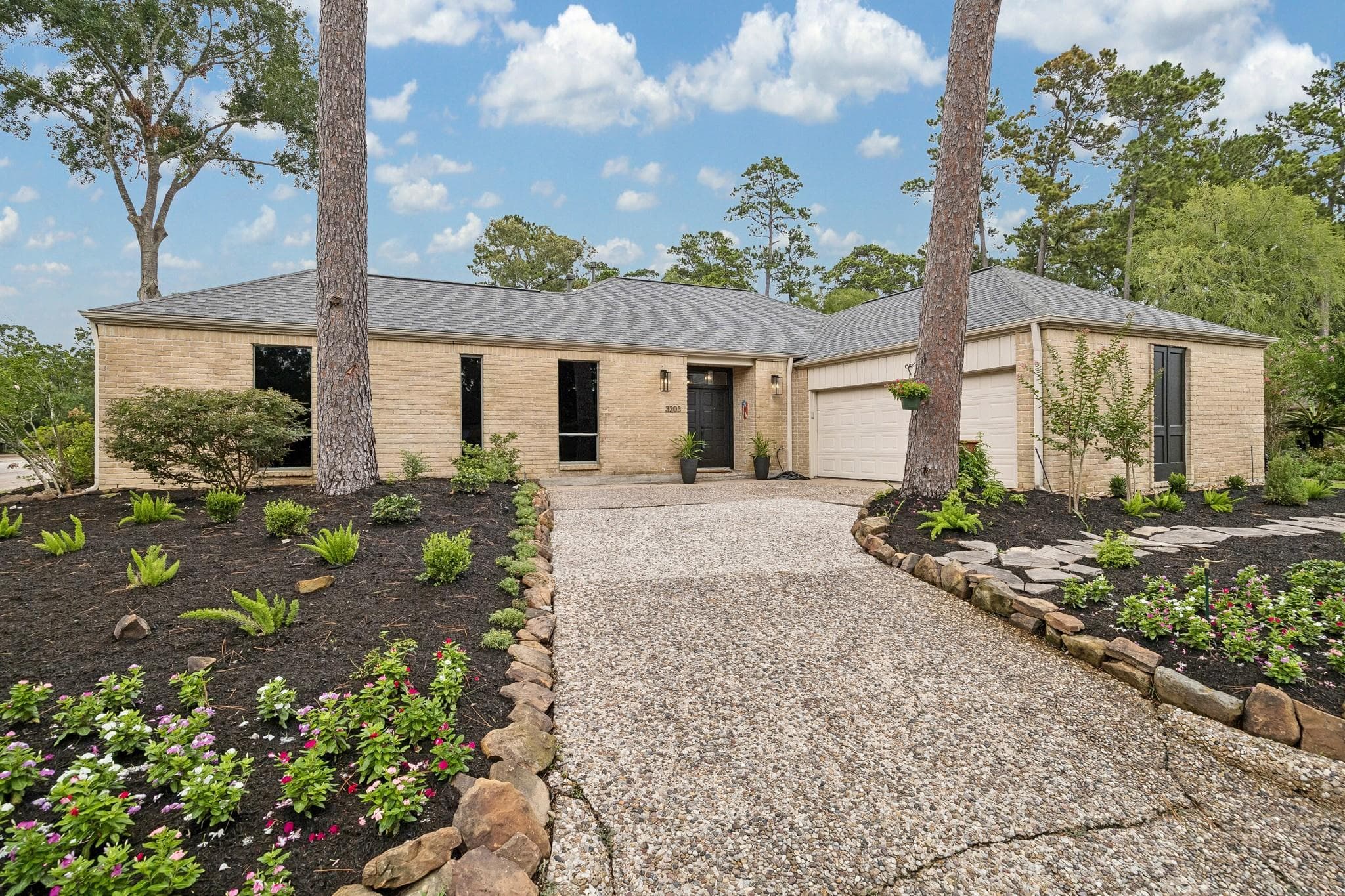 3203 Deep River Ct