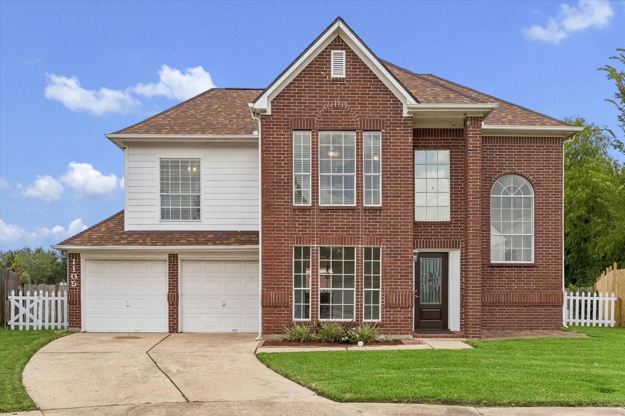 1105 Camelot Ln