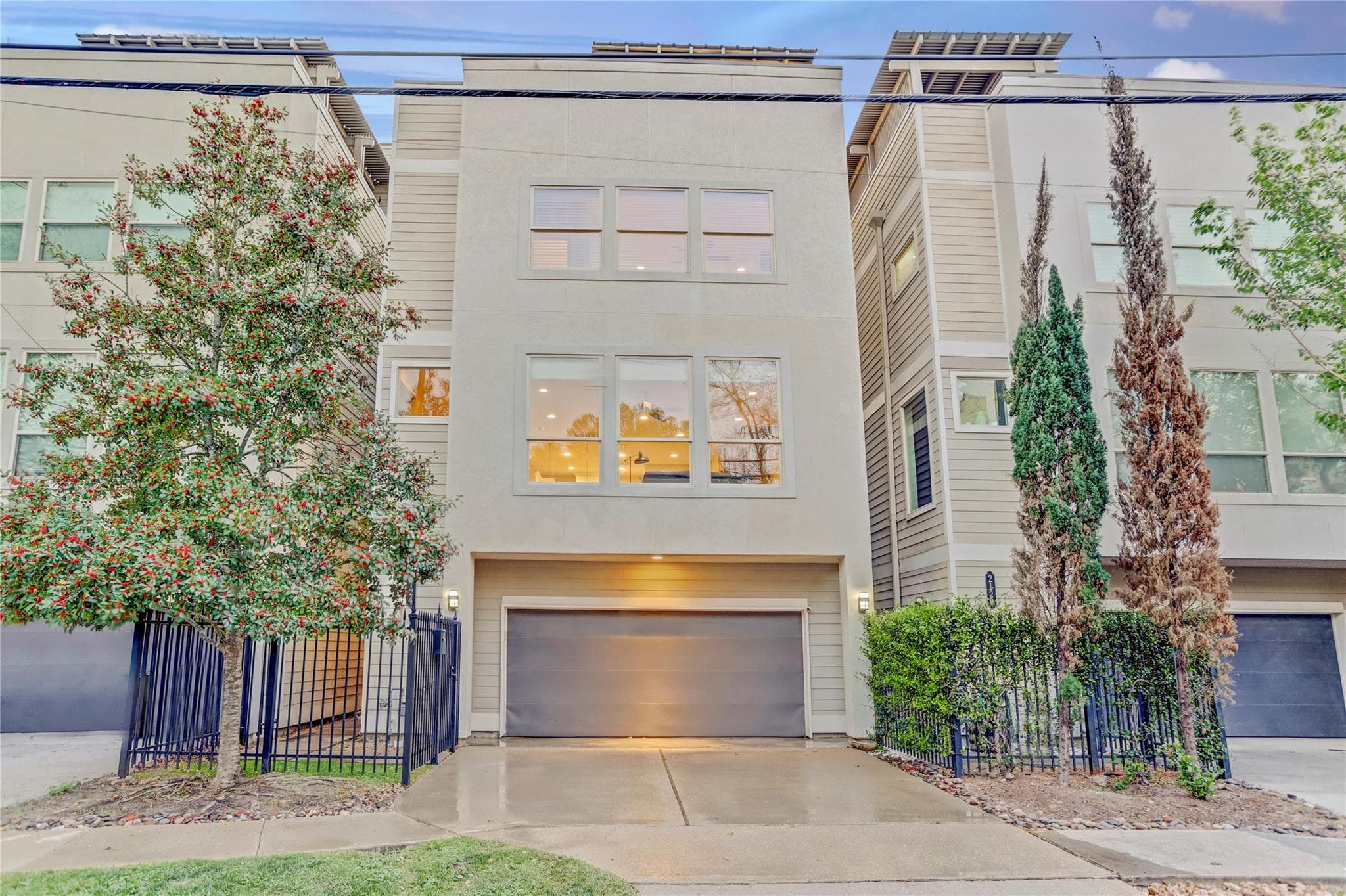 2124 Whitney St