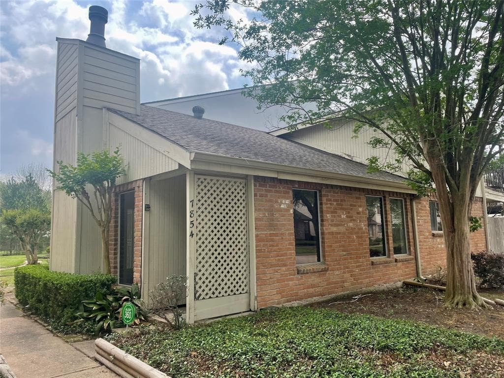 7854 Green Lawn Dr
