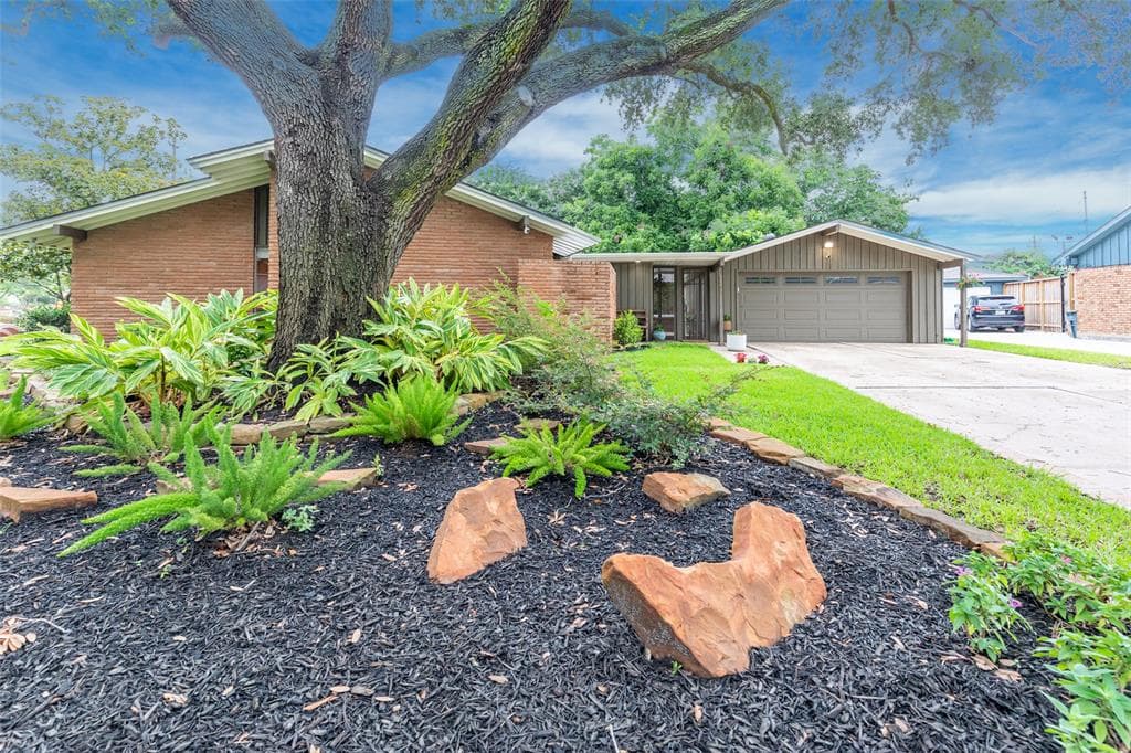 2903 Freshmeadows Dr