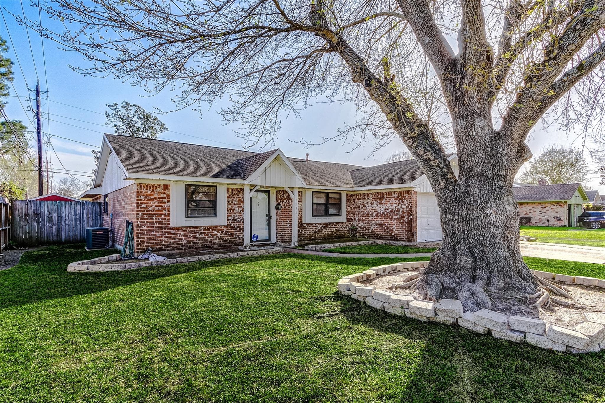 8234 Gulf Tree Ln