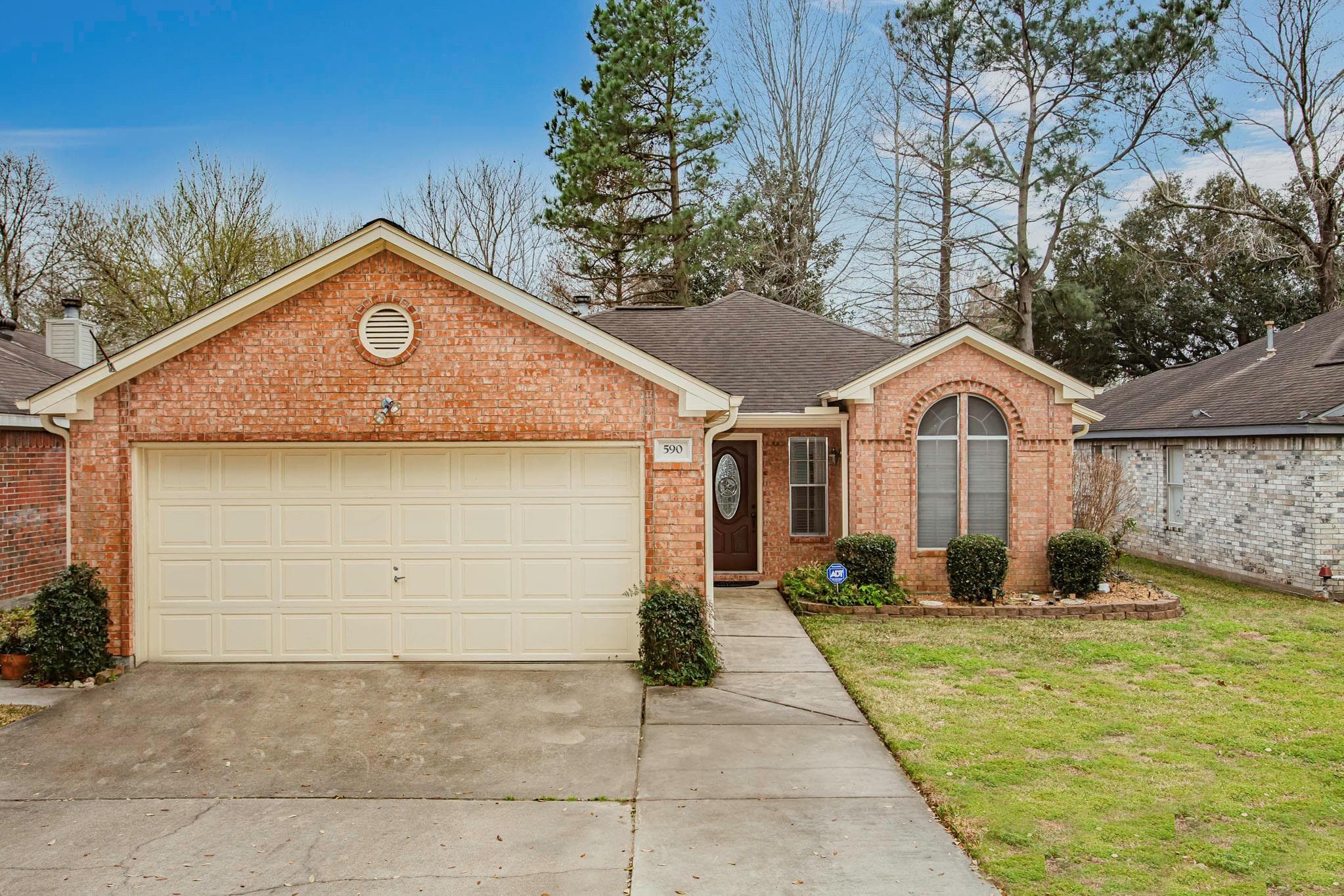 590 Orangewood Dr